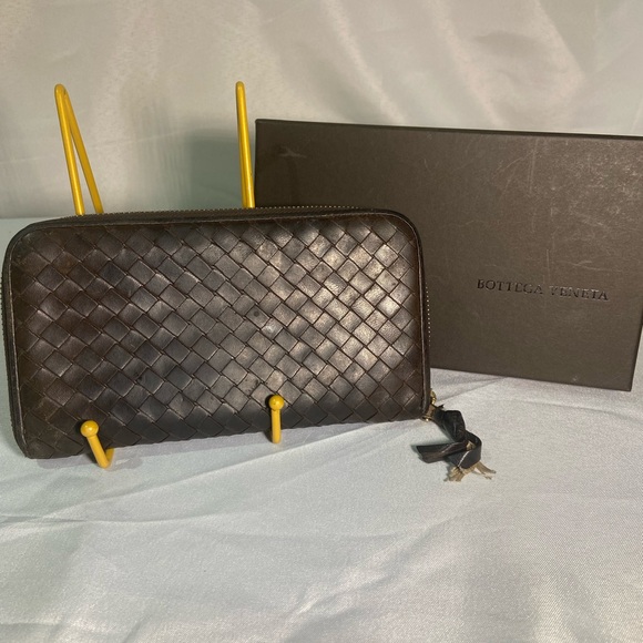 Bottega Veneta Other - Bottega Veneta Unisex Brown Leather Zip-Around Wallet